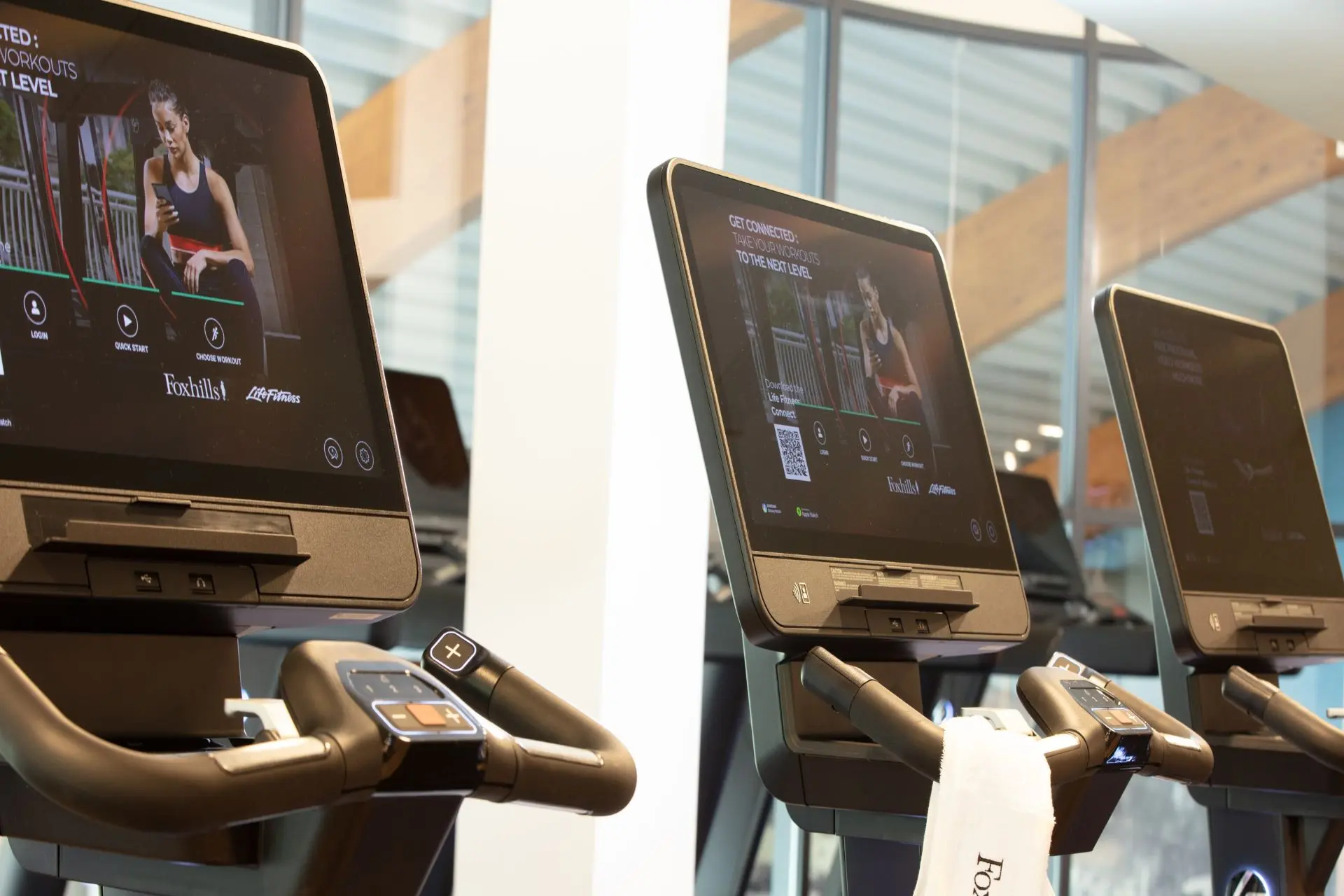 Hotel review Service & Facilities' - Foxhills Club & Resort - 1