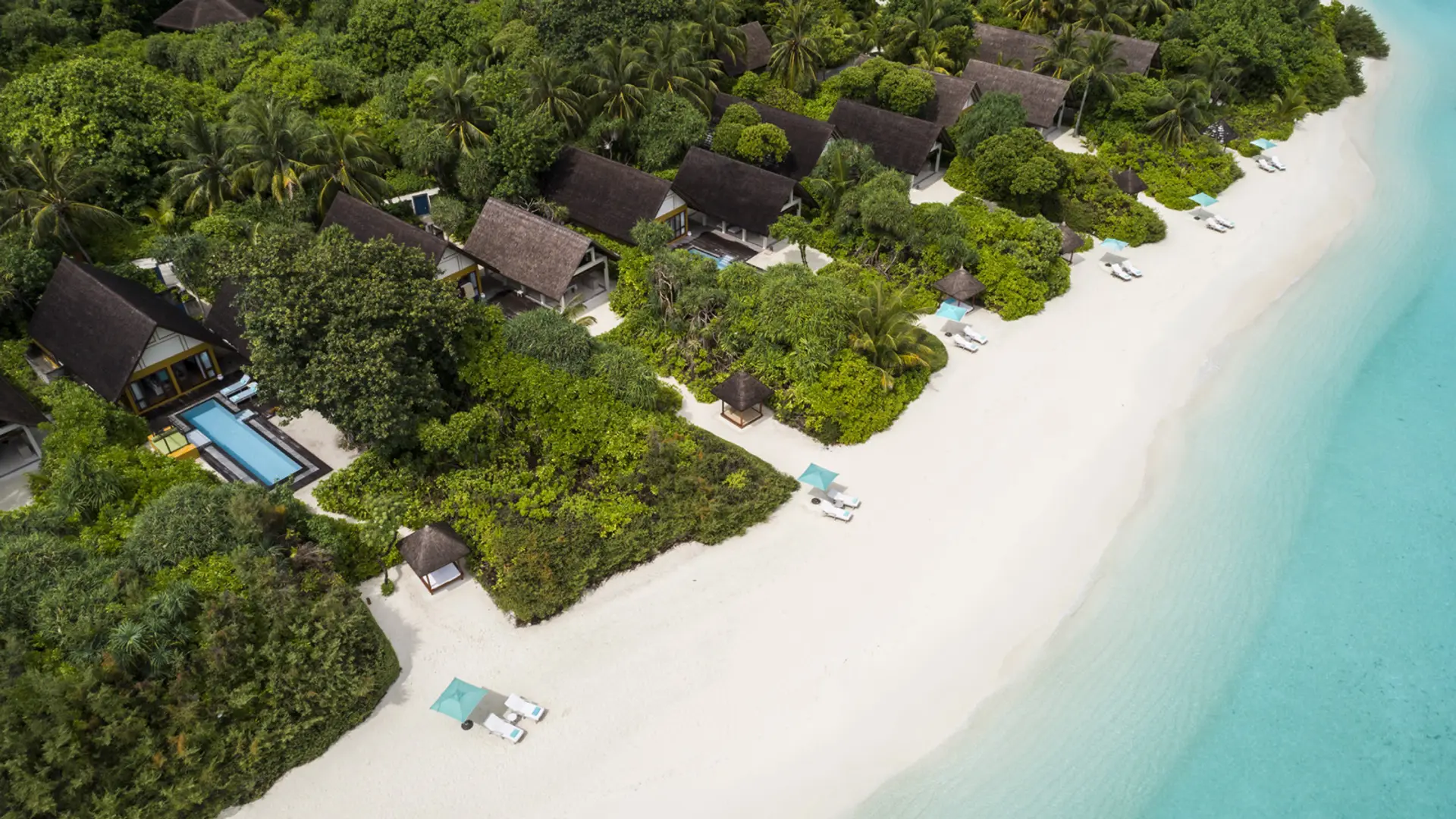 Hotel review Location' - Four Seasons Resort Maldives at Landaa Giraavaru - 1
