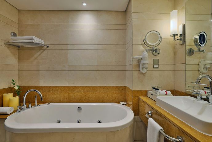 Grand Millennium Dubai - 51