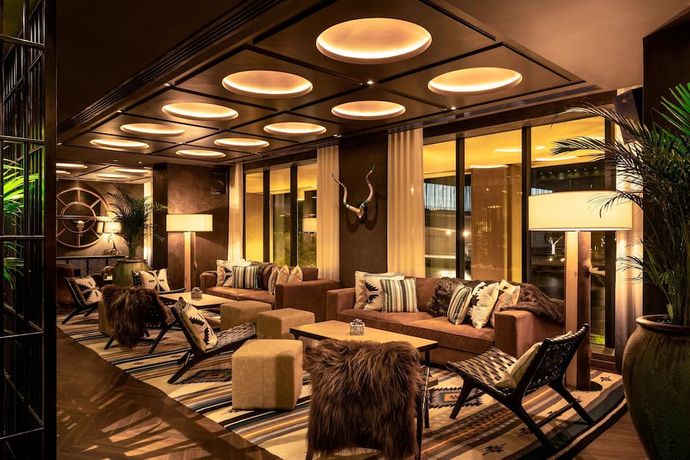 Grosvenor House Hotel and Apartments