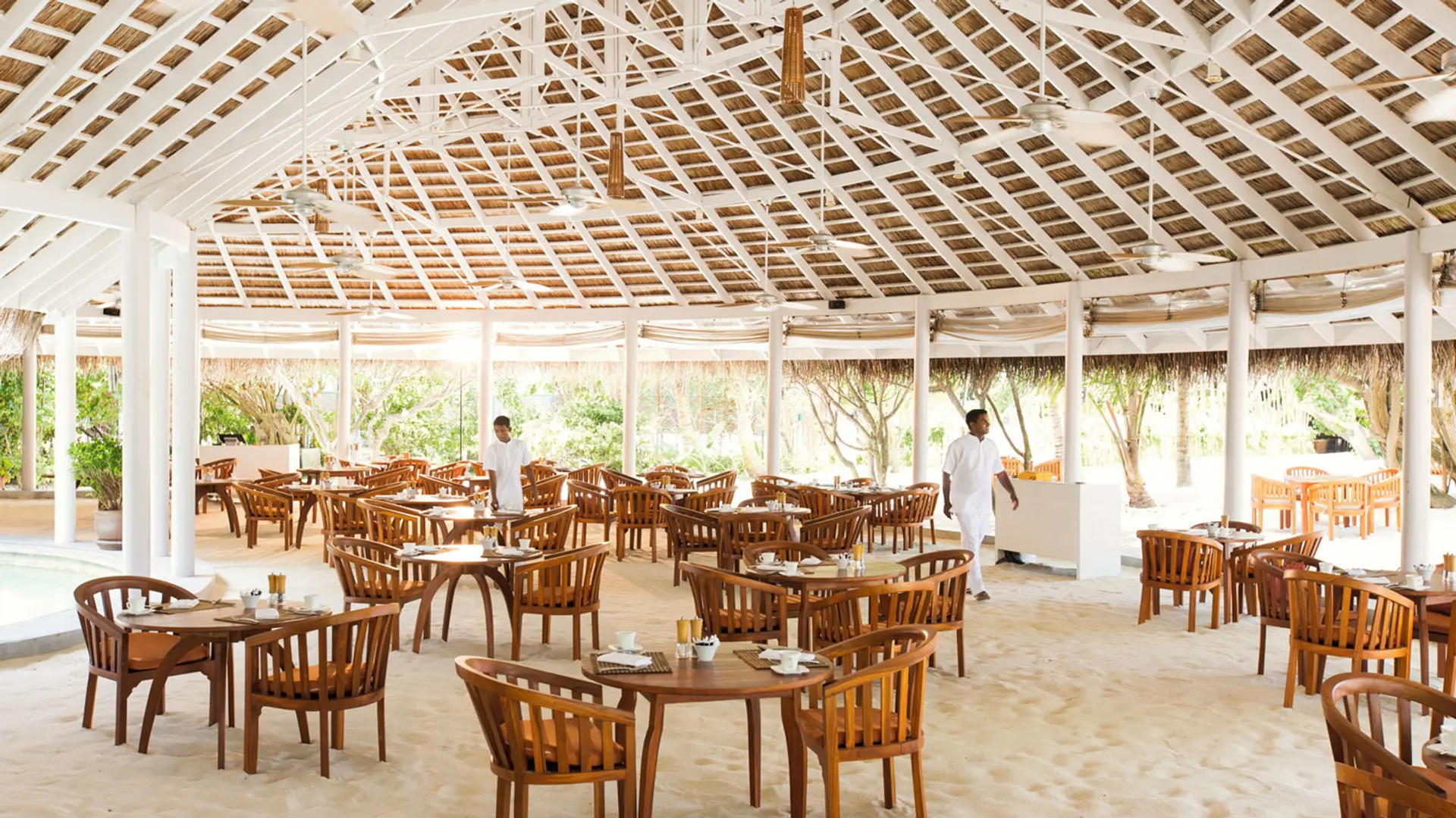 Hotel review Restaurants & Bars' - LUX* South Ari Atoll - 10