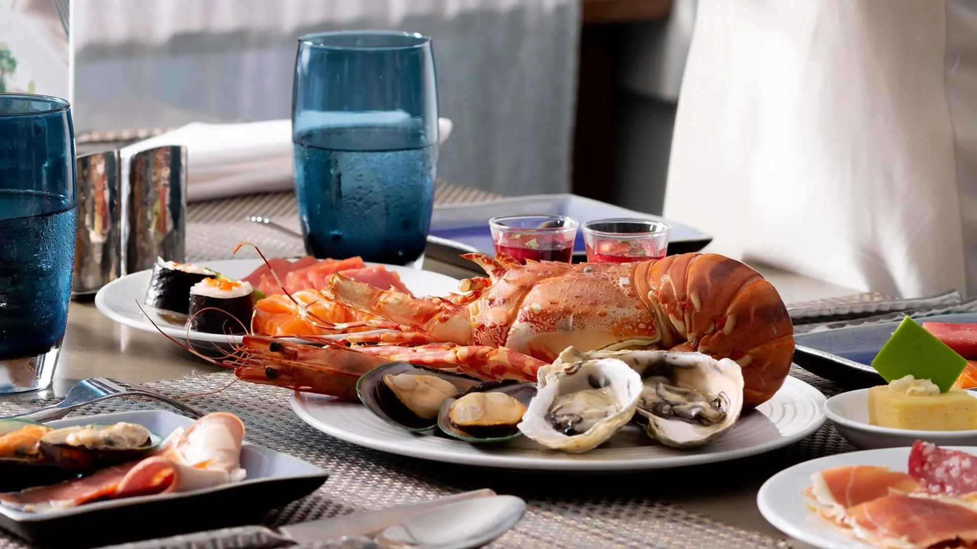 Hotel review Restaurants & Bars' - Pullman Danang Beach Resort - 6