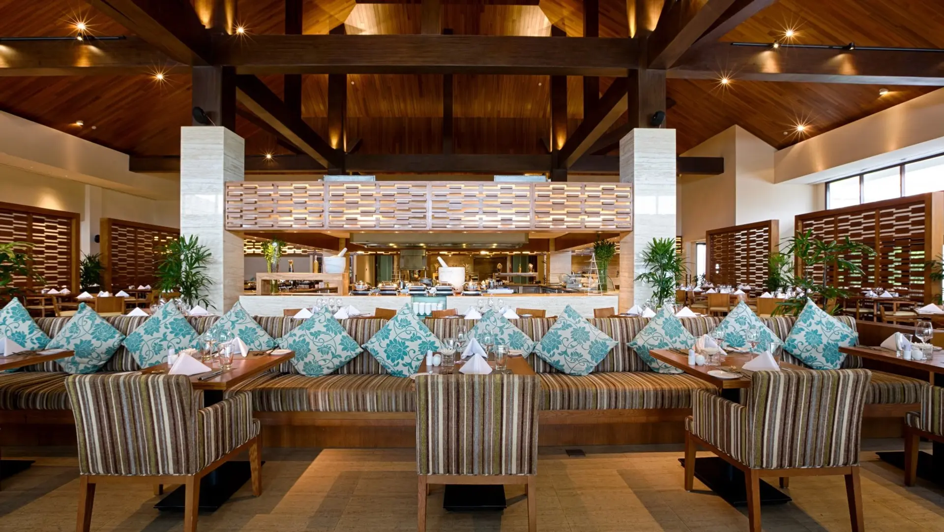 Hotel review Restaurants & Bars' - Pullman Danang Beach Resort - 1