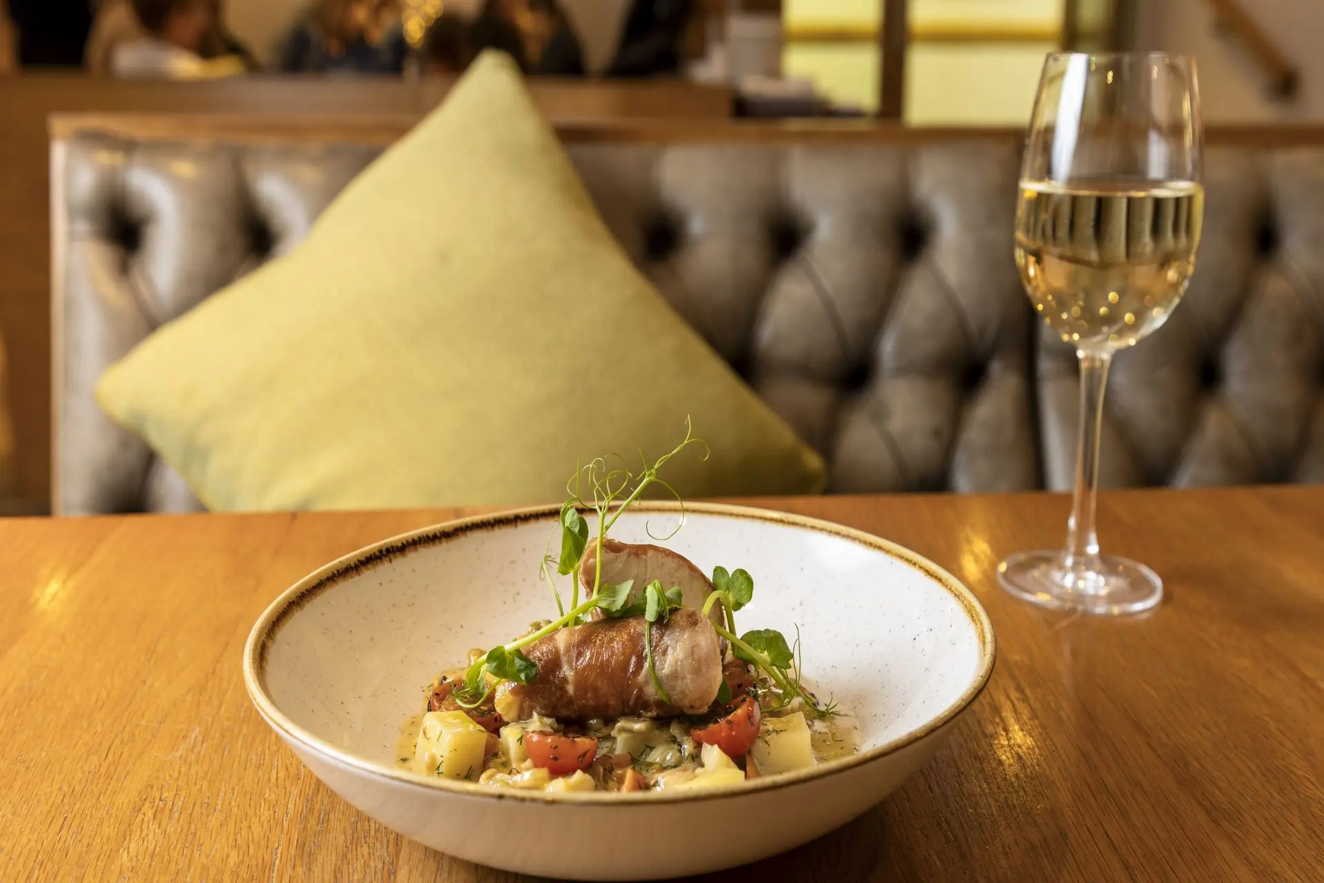 Hotel review Restaurants & Bars' - Foxhills Club & Resort - 6