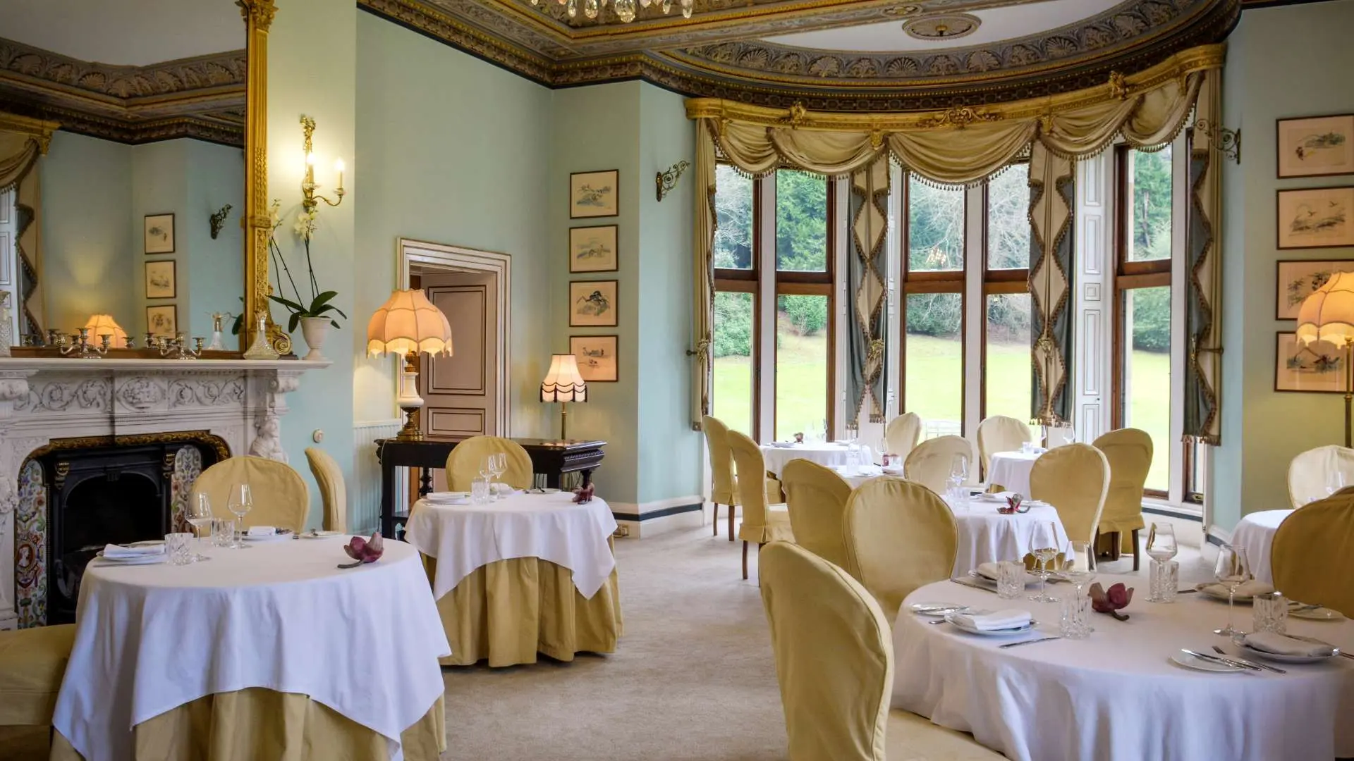 Hotel review Restaurants & Bars' - Palé Hall Hotel & Restaurant - 3