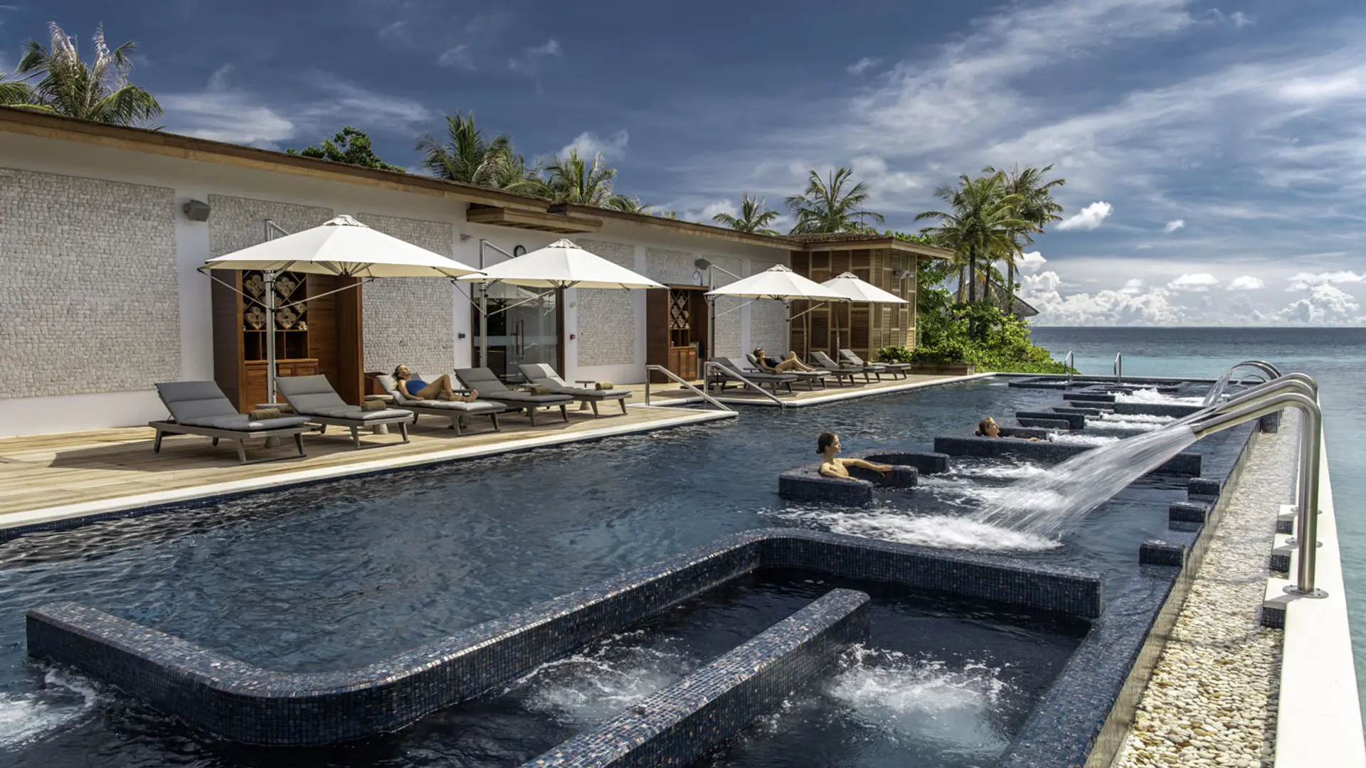 Hotel review Service & Facilities' - Waldorf Astoria Maldives Ithaafushi - 11