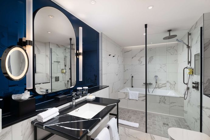 Verified hotel review - Lost Property St Paul's London - Curio Collection by Hilton - 5
