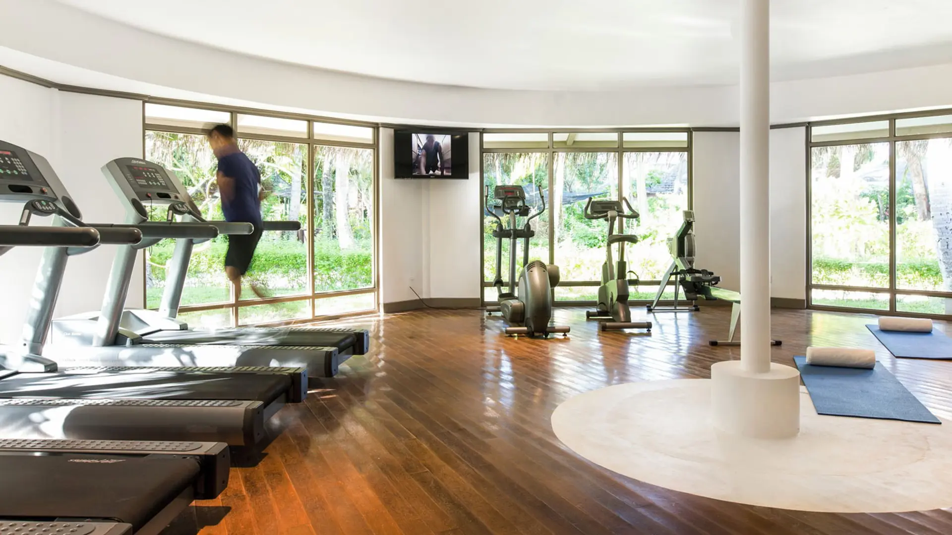 Hotel review Service & Facilities' - LUX* South Ari Atoll - 9