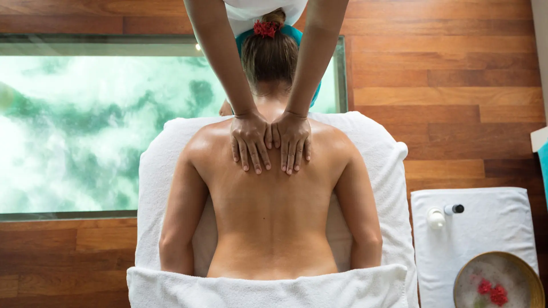 Hotel review Service & Facilities' - LUX* South Ari Atoll - 8