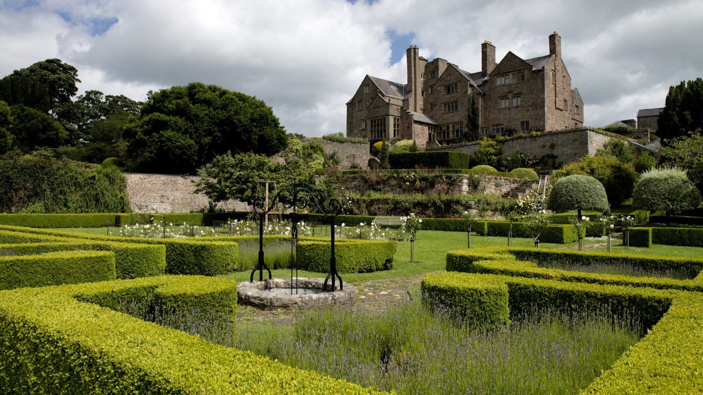 Hotel review Location' - Bodysgallen Hall & Spa - 1