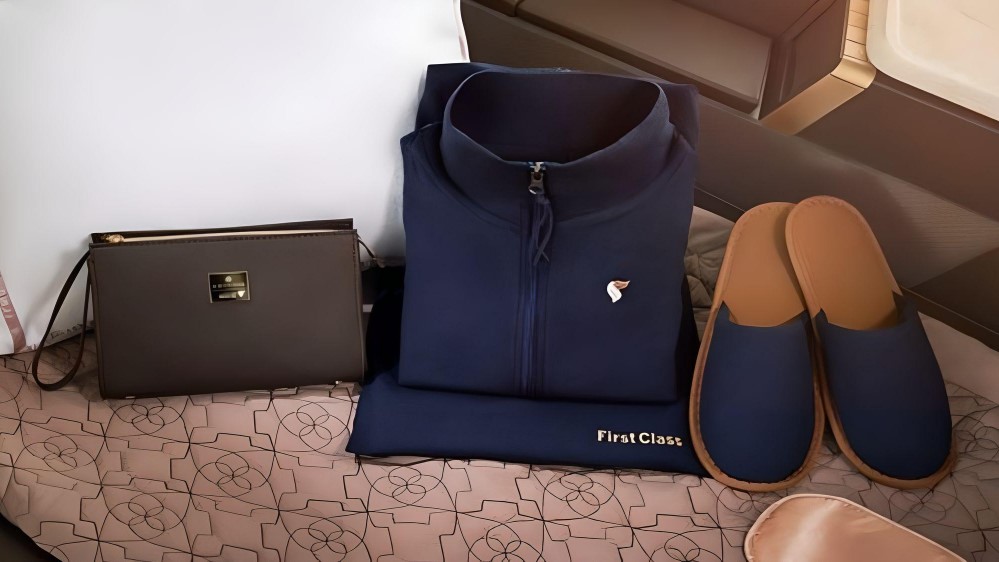 Oman Air First Class Amenity Kit 2023