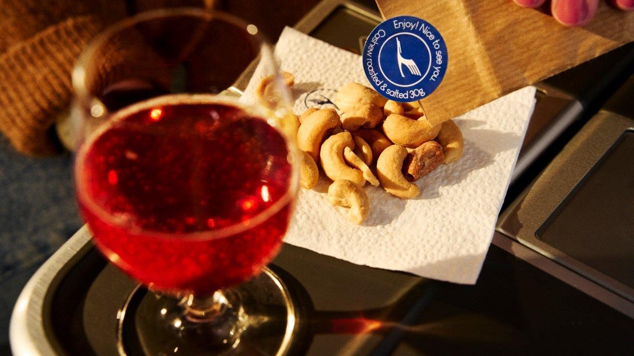 Airlines News - Lufthansa onboards bread & Lindt chocolate