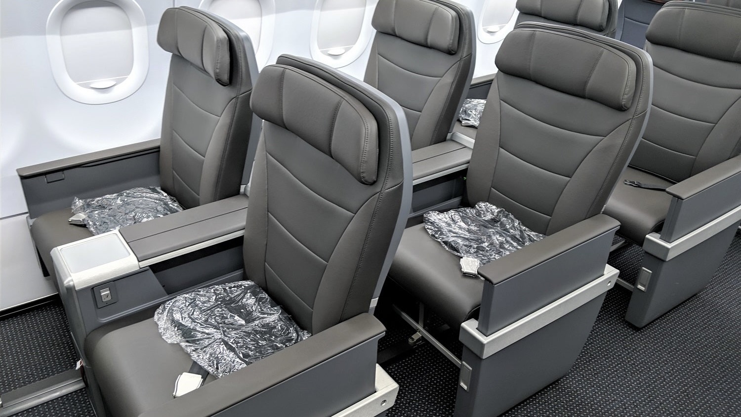 Airline review Short- & Medium-haul - American Airlines - 0