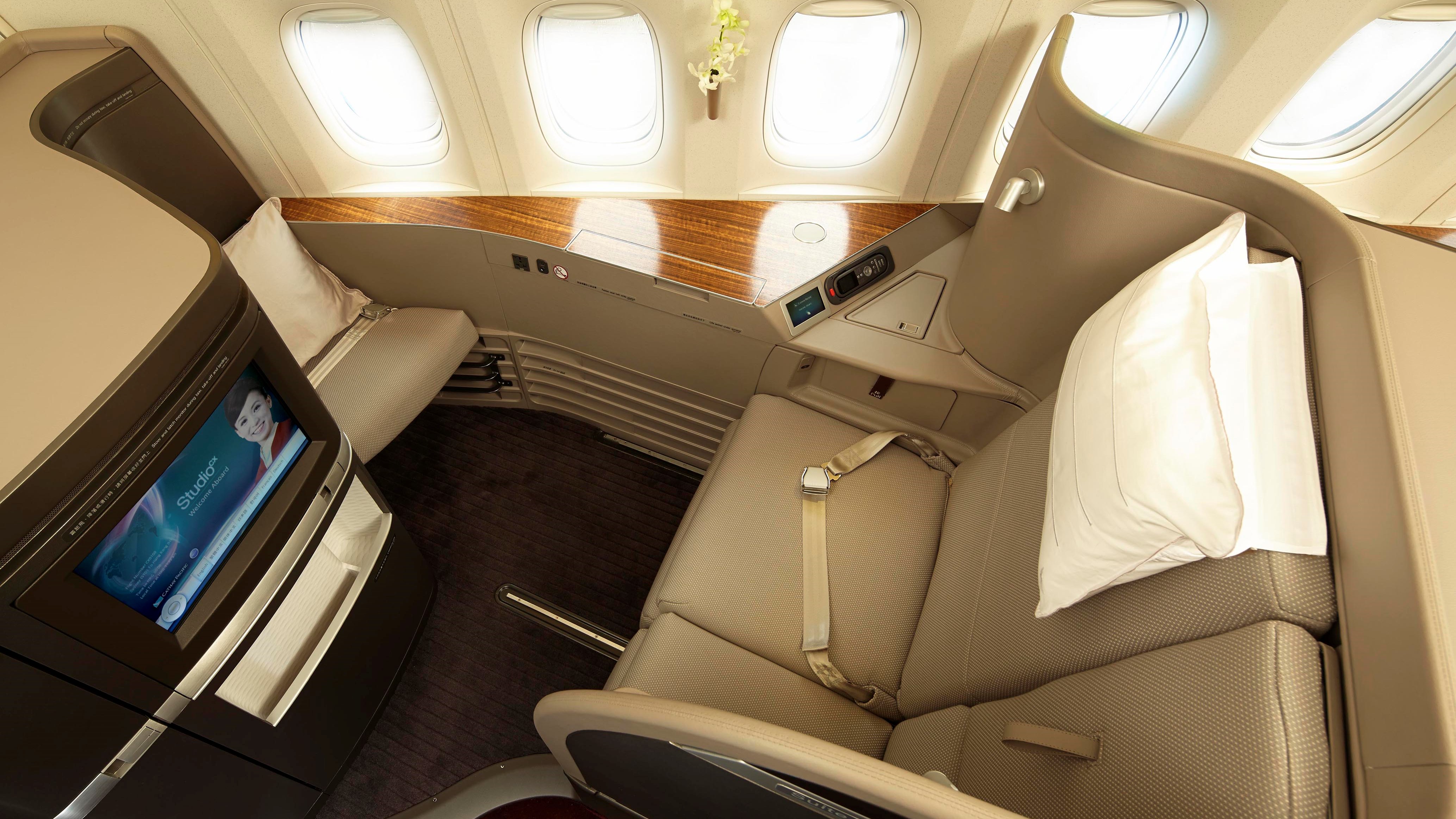 Airline review Cabin & Seat - Cathay Pacific - 1