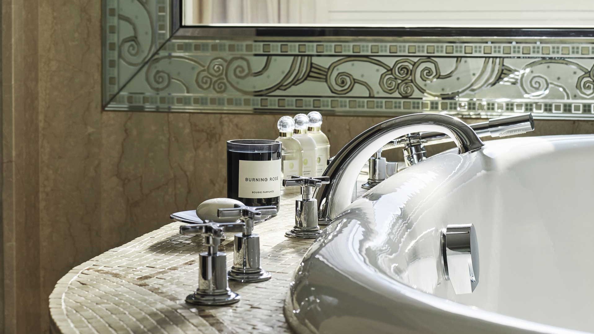 Hotel review Sustainability' - Hôtel Plaza Athénée Paris - 1