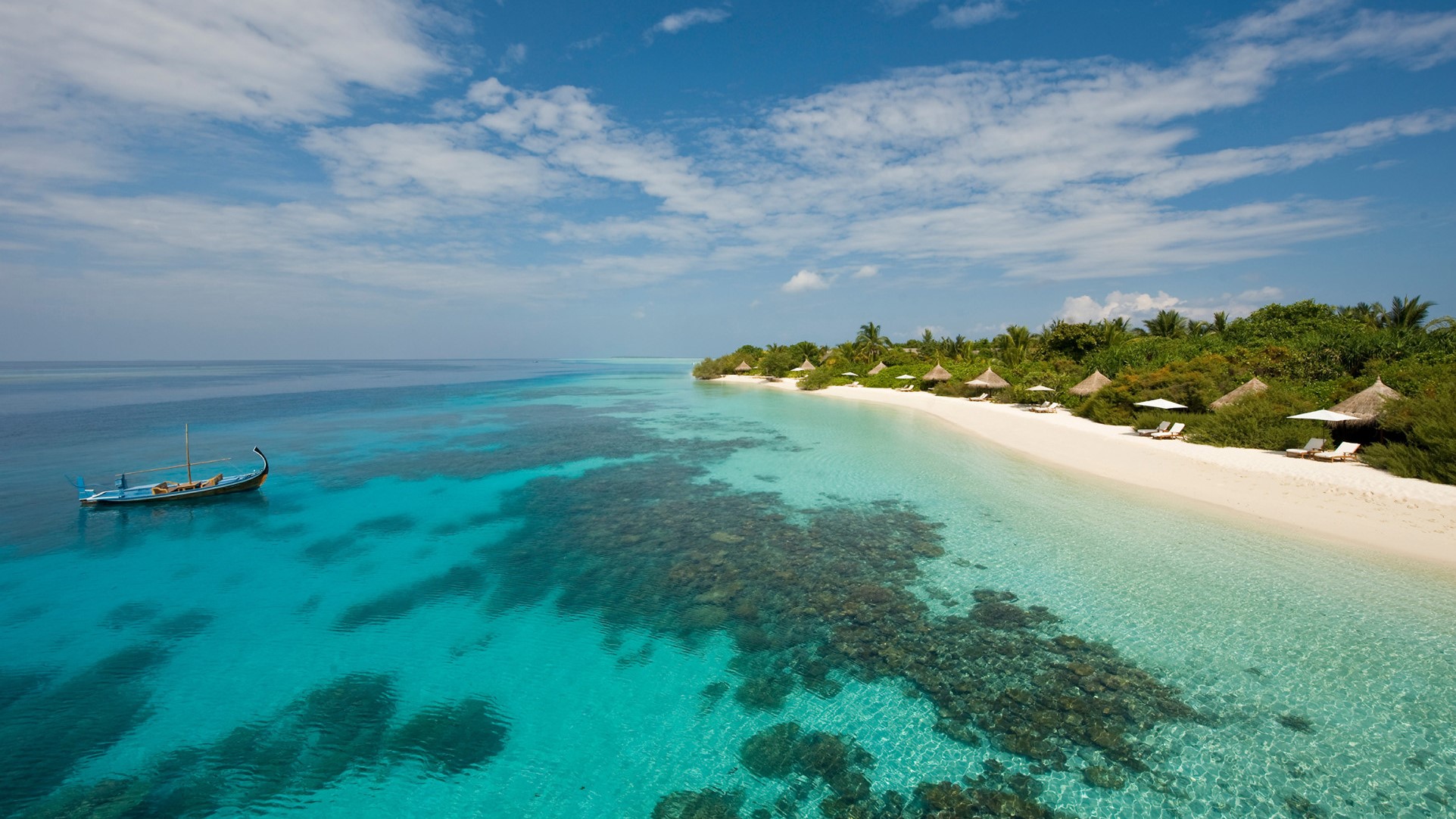 Hotel review Location' - Four Seasons Resort Maldives at Landaa Giraavaru - 2