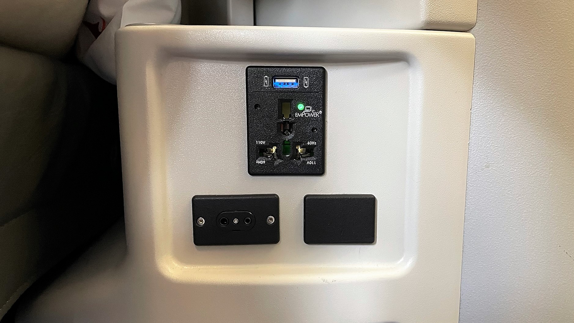 Airline review Cabin & Seat - Surinam Airways - 13