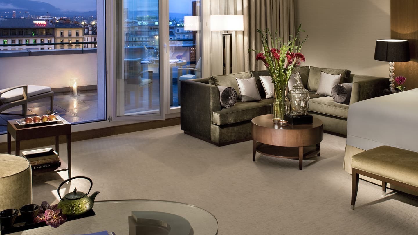 Suite at The Mandarin Oriental Geneva with view of the city