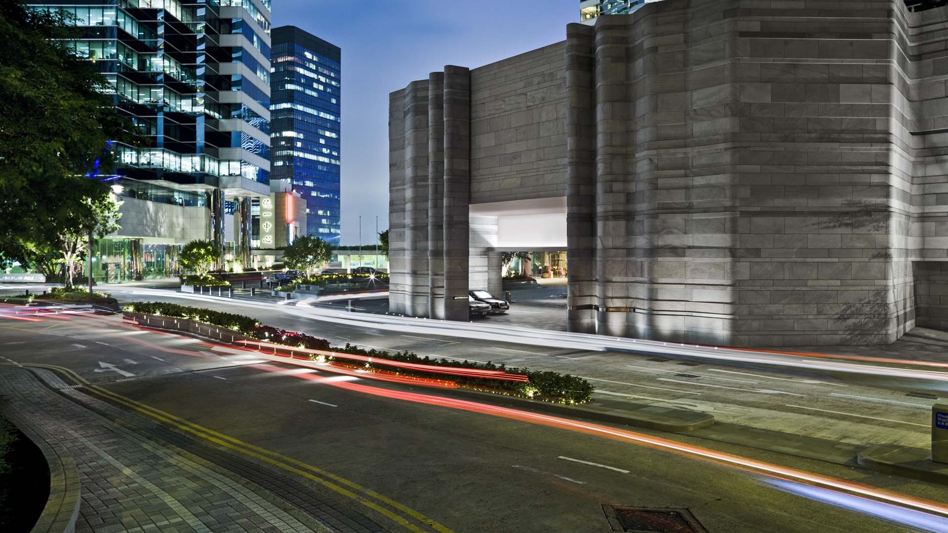 Hotel review Location' - The Upper House - 3