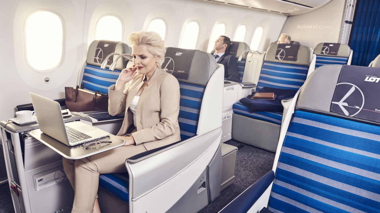 Airline review Entertainment - LOT - Polish Airlines - 2