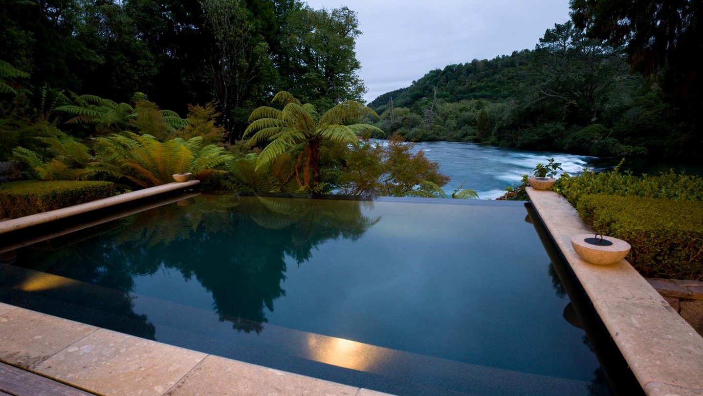 Hotel review Service & Facilities' - Huka Lodge - 0