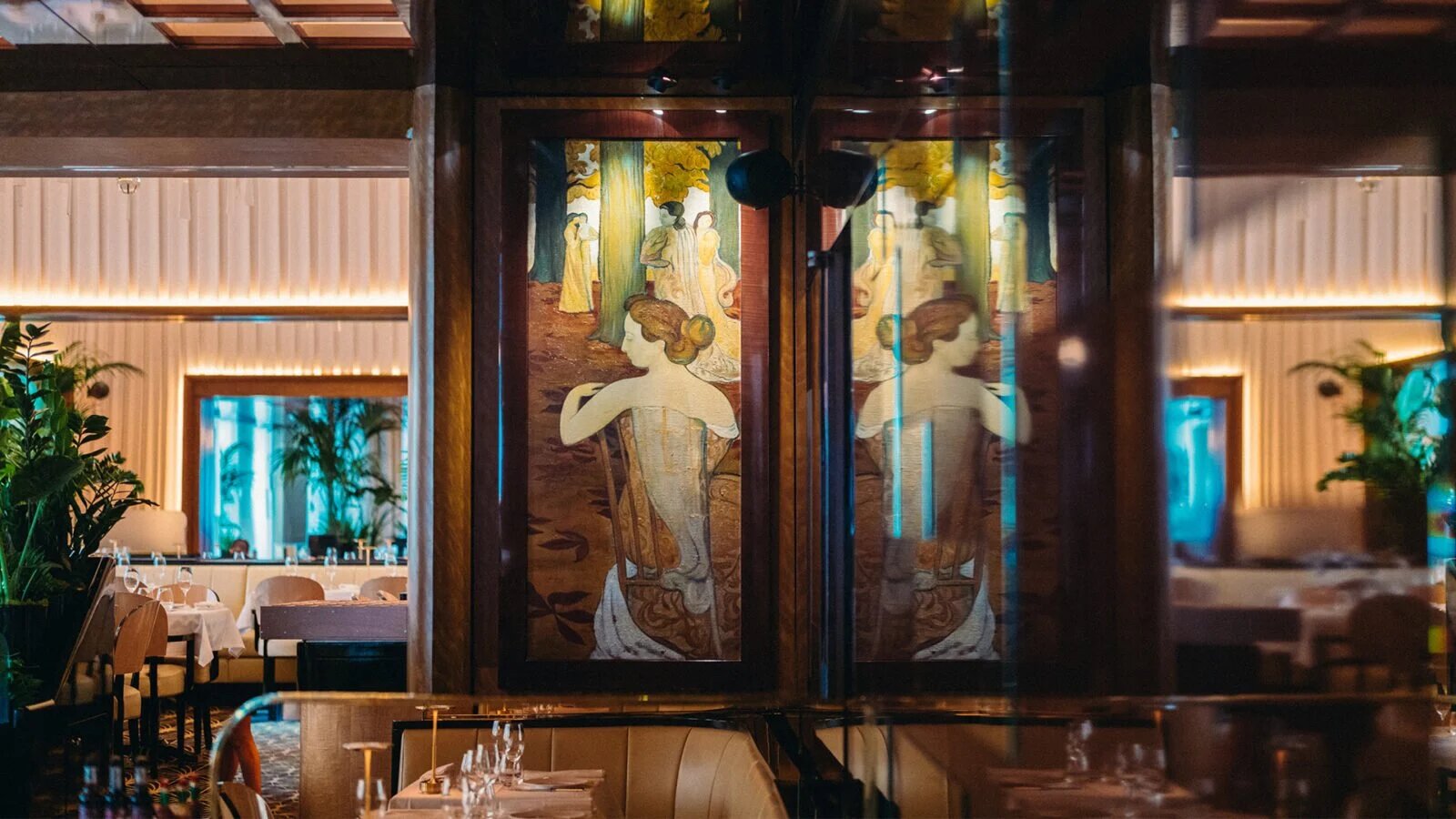 Hotel review Restaurants & Bars' - Hôtel Plaza Athénée Paris - 9