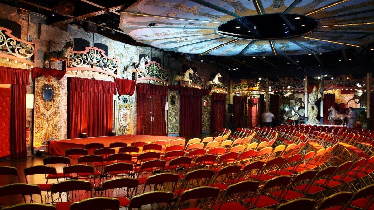 Lifestyle Toplists - Emily in Paris - her guide to the City of Light