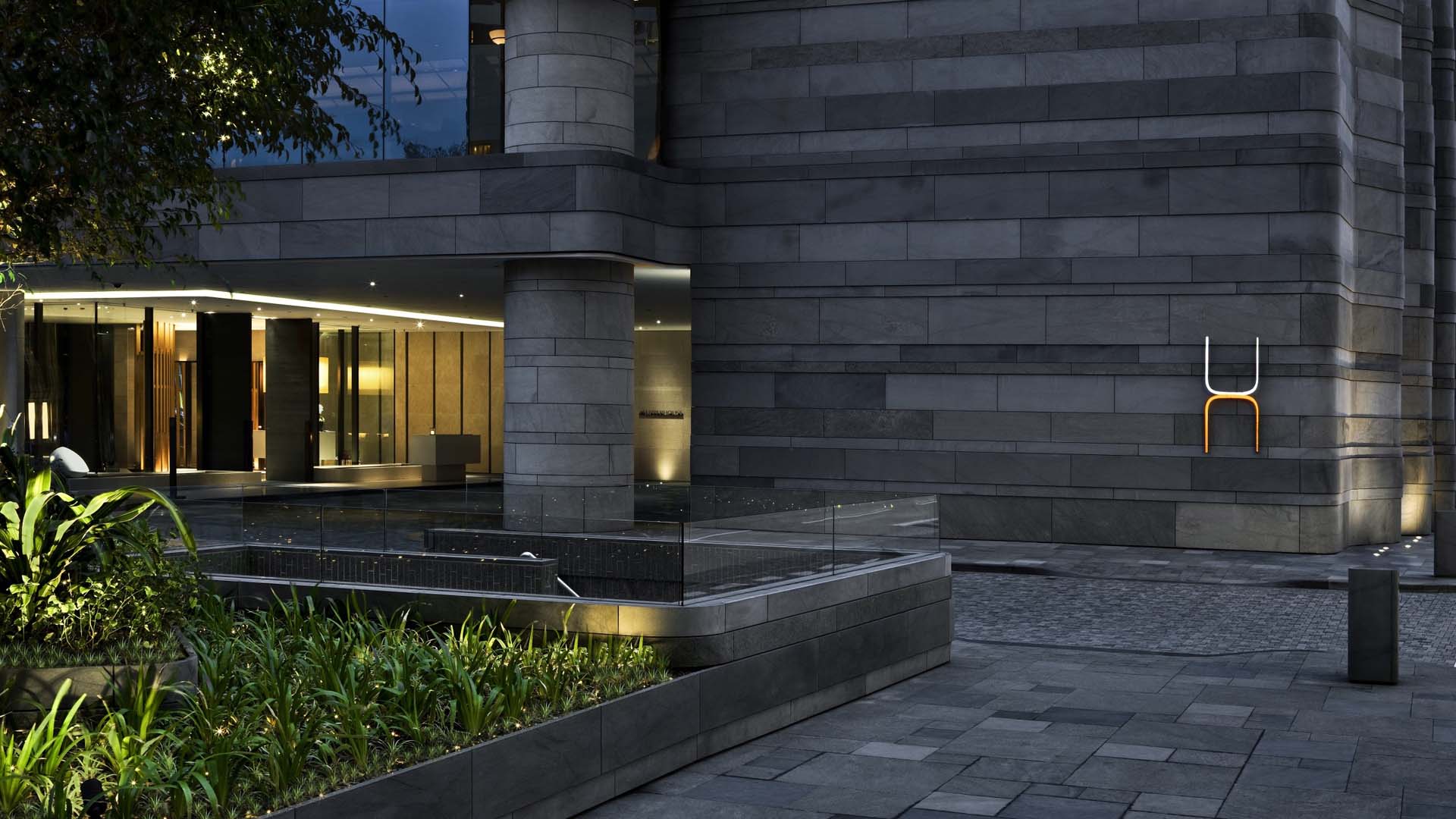 Hotel review Location' - The Upper House - 0