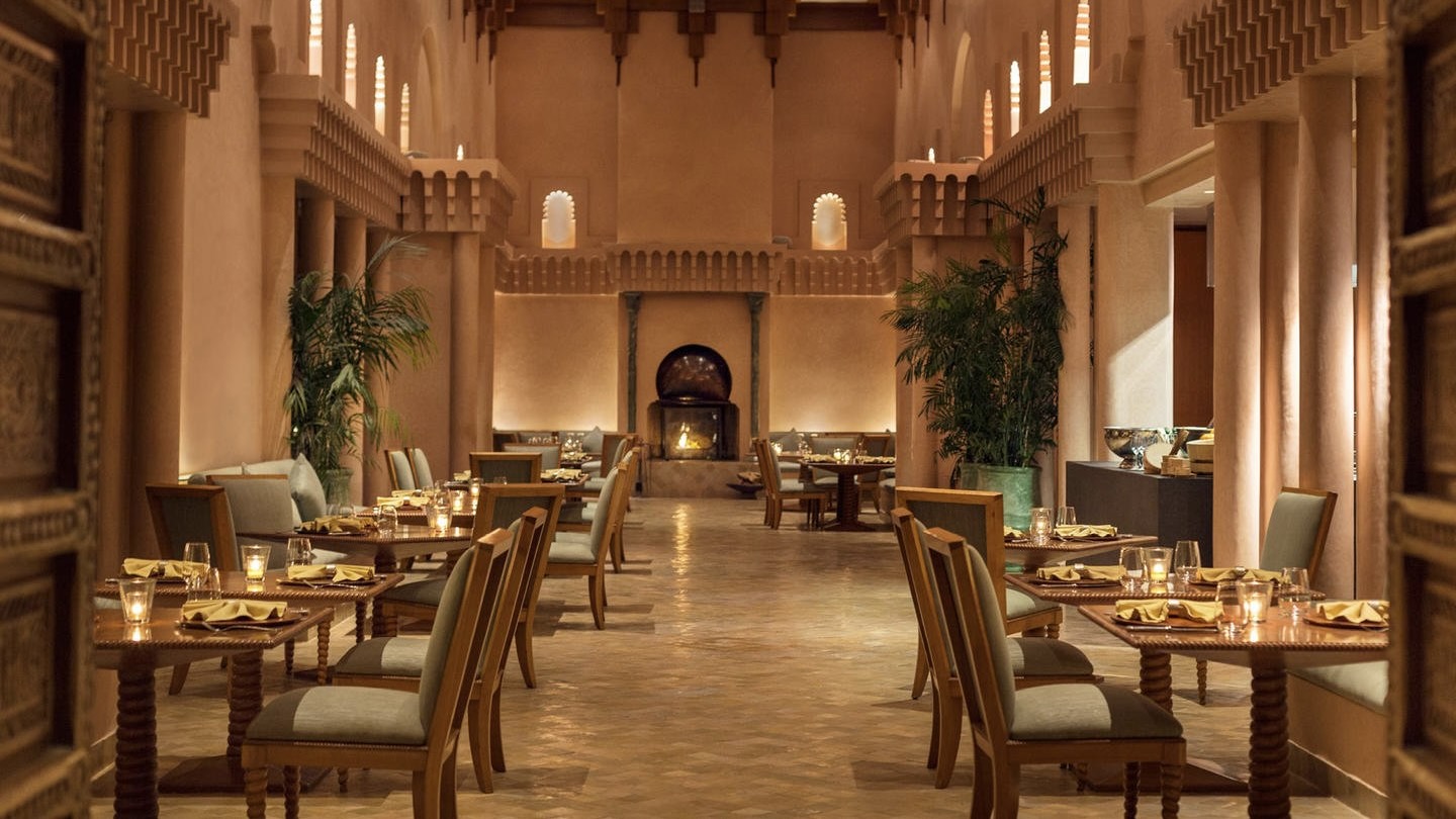 Orange decorated dining area with plants at Amenjena