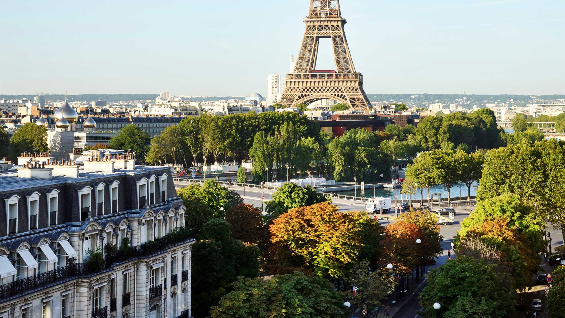 Hotel review Location' - Hôtel Plaza Athénée Paris - 3