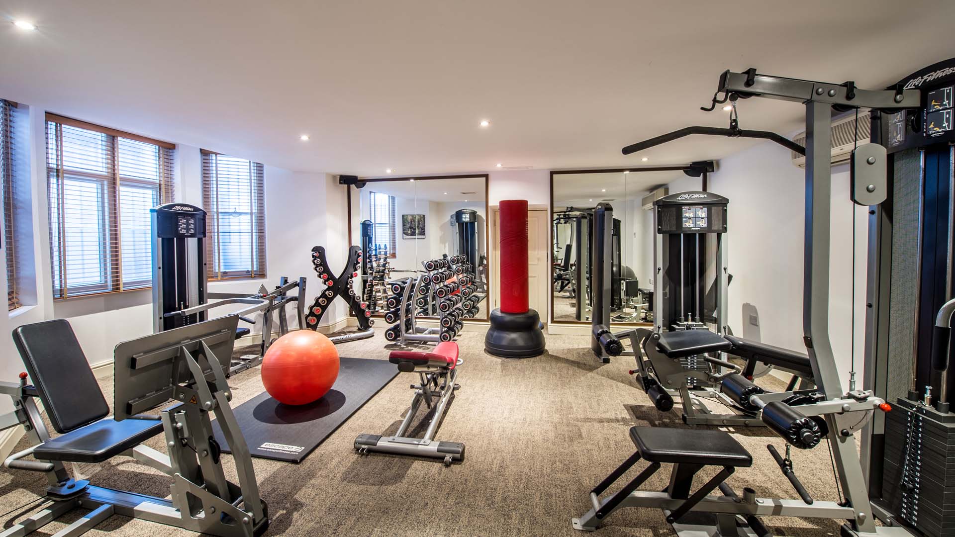 Hotel review Service & Facilities' - The Kensington Hotel - 0