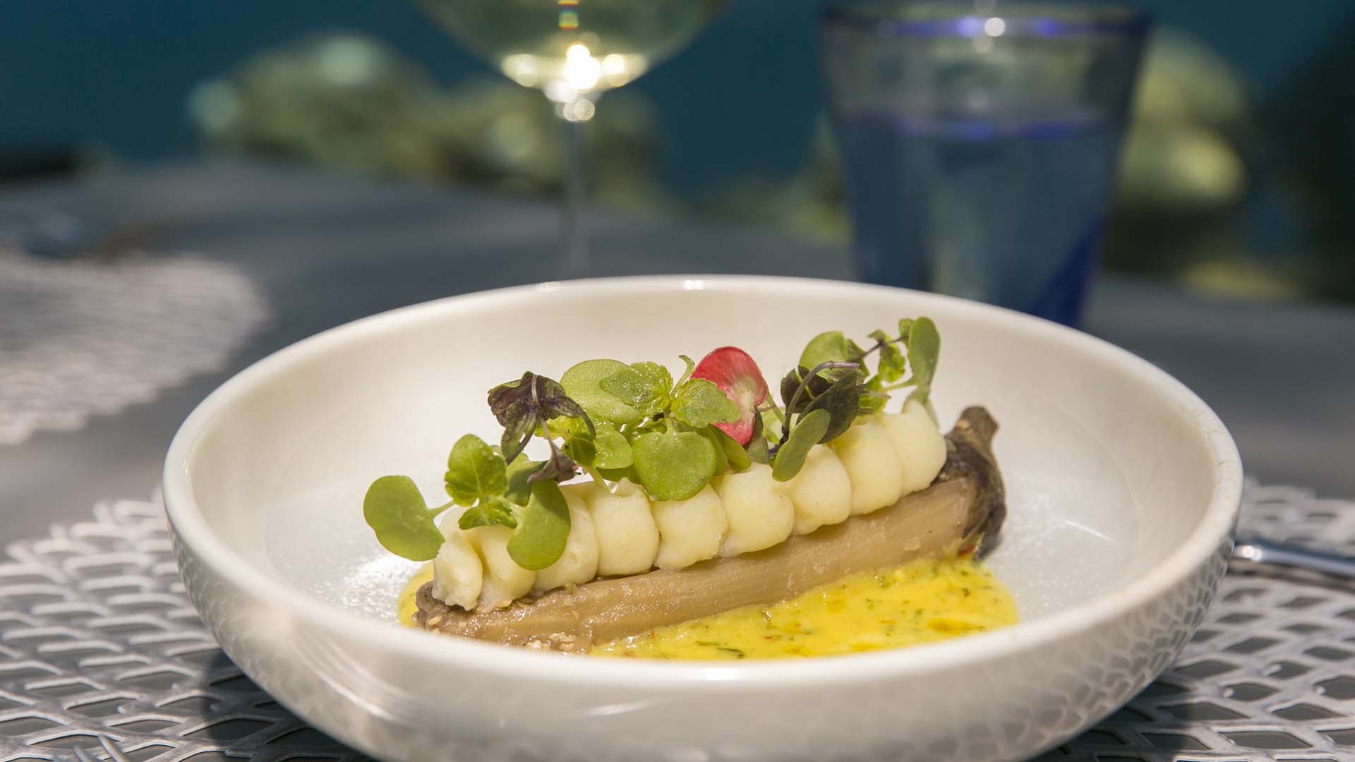 Hotel review Restaurants & Bars' - Hurawalhi Island Resort - 6