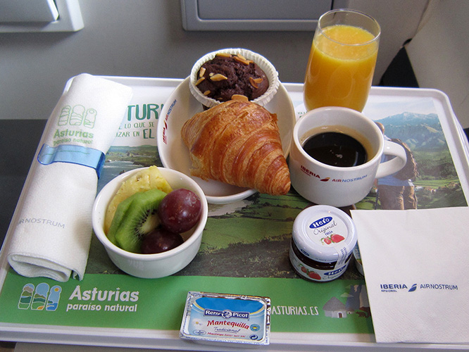 1. Frukost Air Nostrum small.jpg