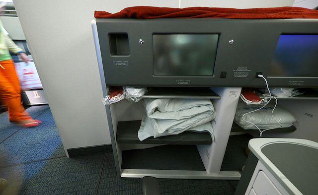 Air China Business class Boeing 777-300ER_03.jpg