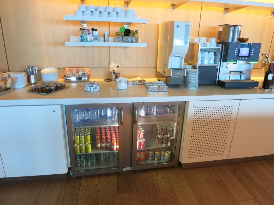 Air France Business lounge CDG 2E (L), kitchen_01.JPG