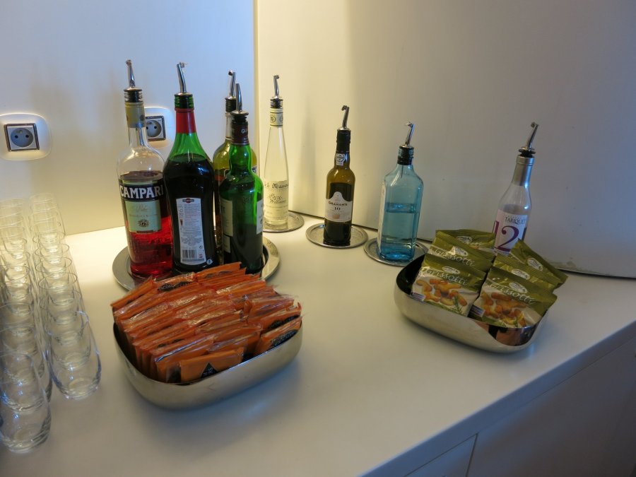 Air France Business lounge CDG 2E (L), kitchen_04.JPG