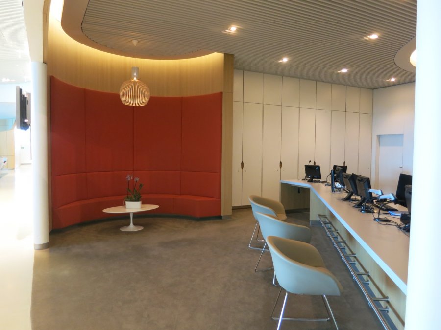 Air France Business lounge CDG 2E (L), service centre_01.JPG