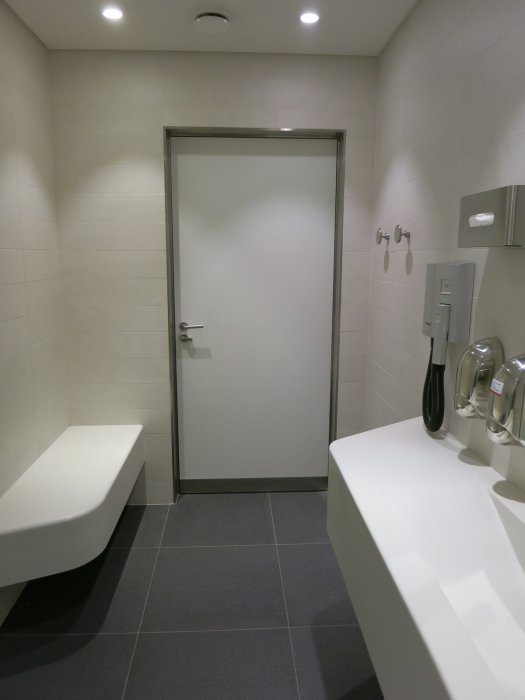 Air France Business lounge CDG 2E (L), shower_03.JPG