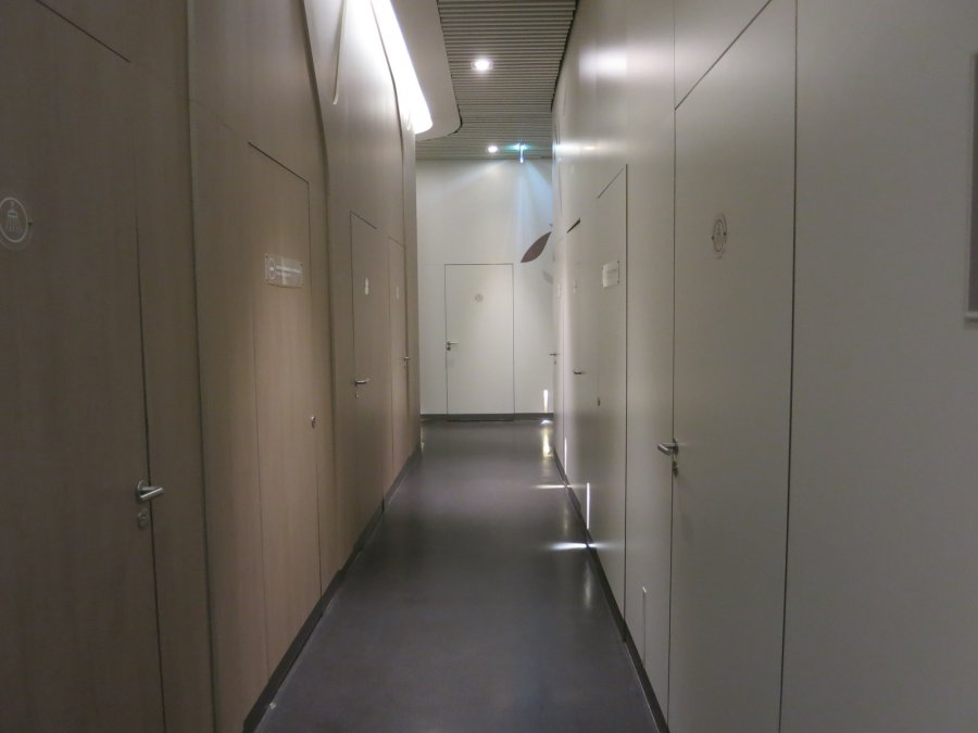 Air France Business lounge CDG 2E (L), shower_06.JPG
