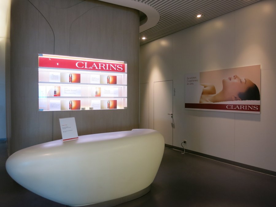 Air France Business lounge CDG 2E (L), SPA01.JPG