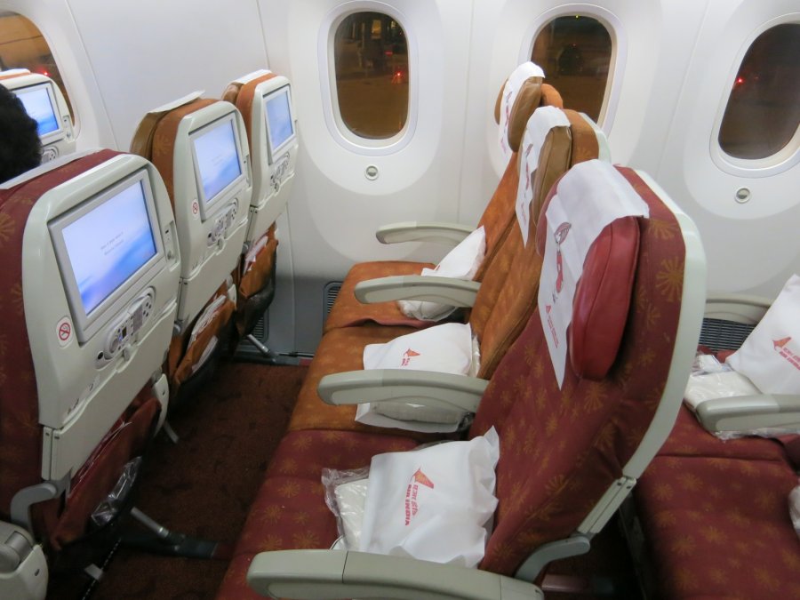 Air India Economy Boeing 787 ARN-DEL, 06.JPG