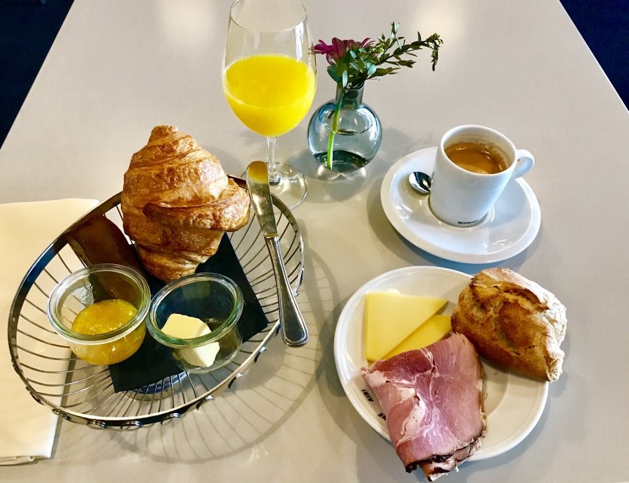 AMEX_lounge_frukost.jpg
