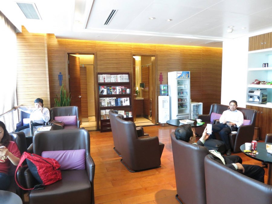 Chengdu Airport inrikes First class lounge CTU vid gate 144, 03.JPG