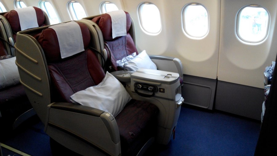 China Airlines Business class A330 HKG-TPE, 07.jpg