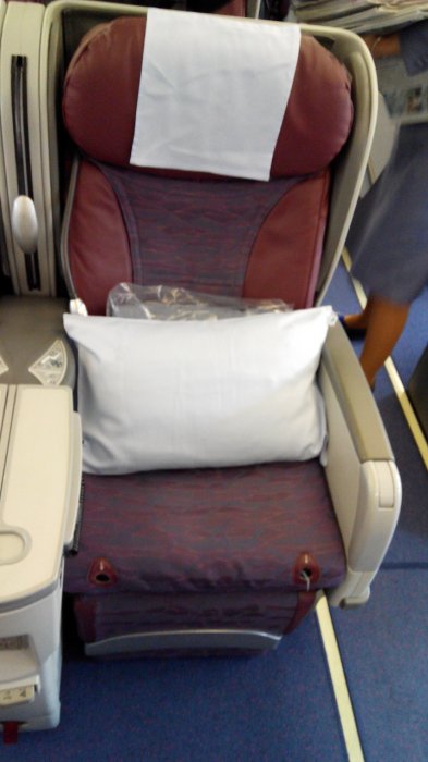 China Airlines Business class A330 HKG-TPE, 08.jpg