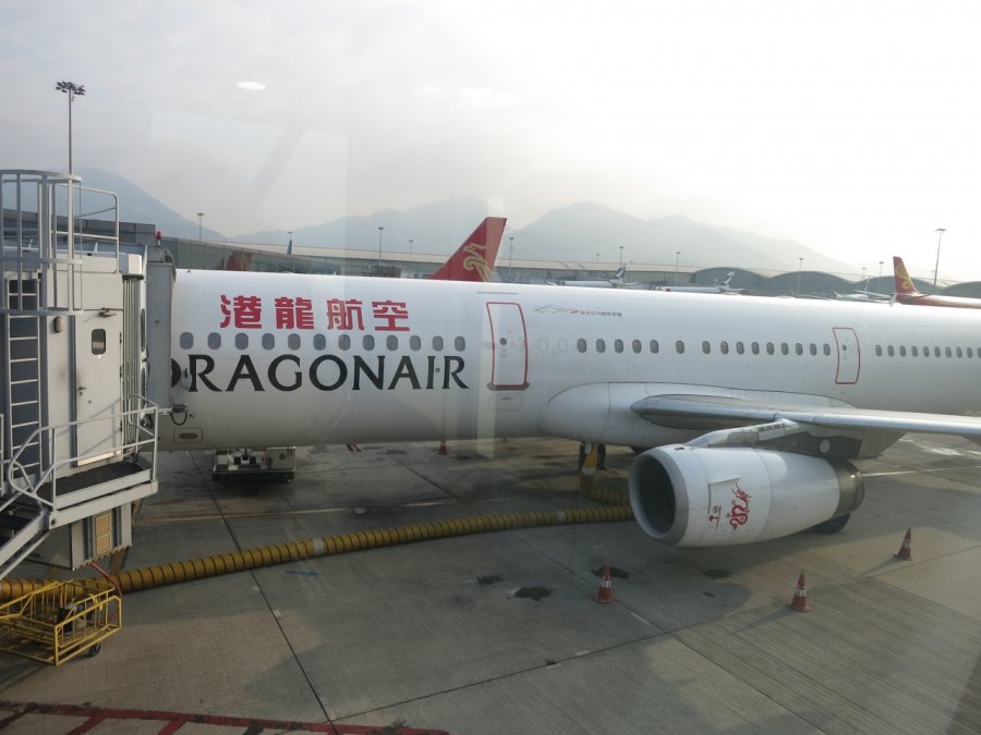 Dragonair A321, HKG.JPG