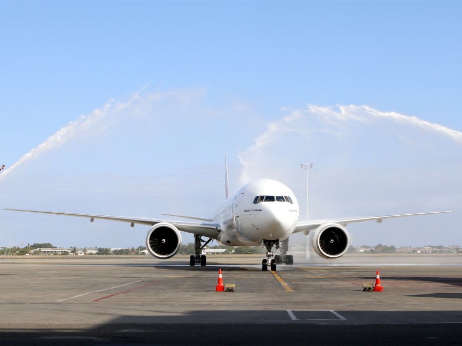 Emirates-water-cannon-salute.jpg