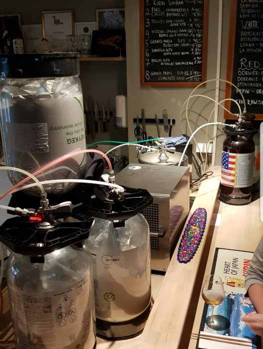 kaos i baren.jpg