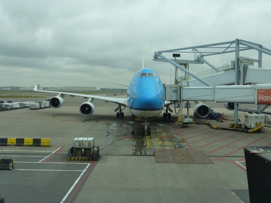 KLM Business class 747 AMS-HKG, 04.JPG