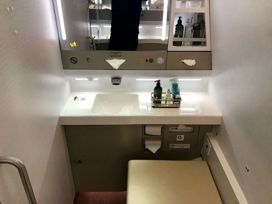 lavatory 3.jpg
